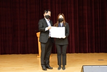 uGET 활동을 연구 논문으로 완성하여 논문상 수상까지…김소연(경영 15, 현 석사 재학 중) 학생, 조민경(경영 15) 졸업생