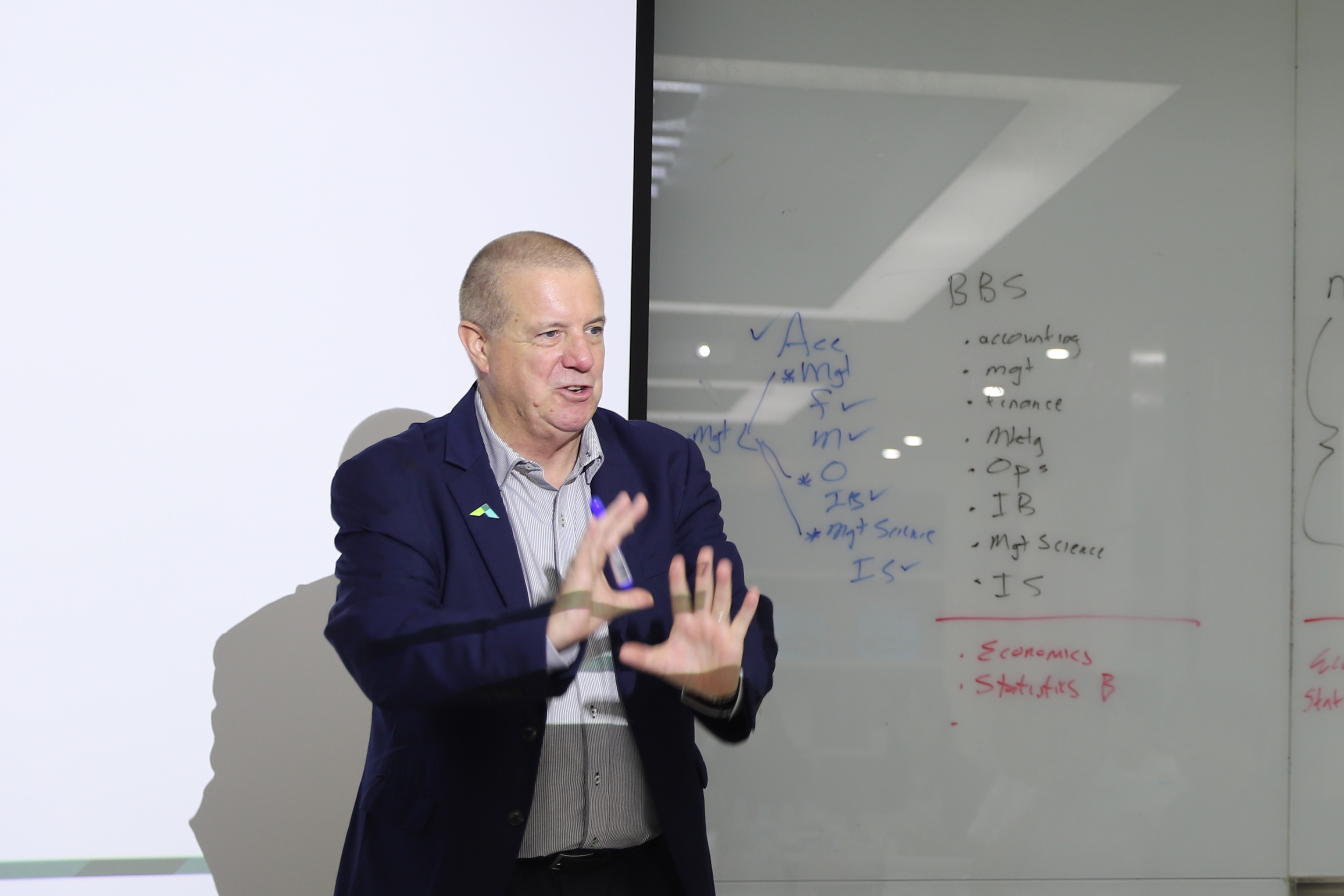 AACSB Geoff Perry 부사장, Guodong Xu 동아시아 책임자 방문